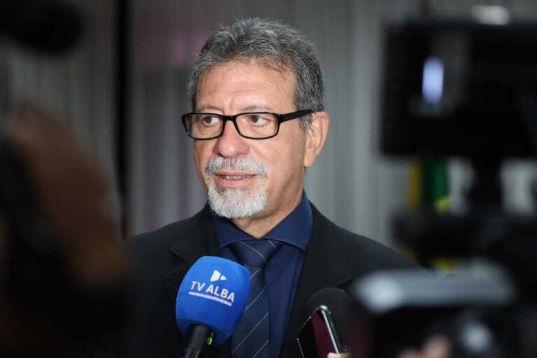 afonso-florence-garante-candidatura-de-lula-em-2026-e-crava-retorno-ao-congresso:-“sou-parlamentar”