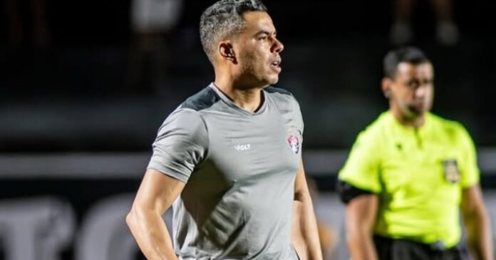jair-ventura-destaca-feito-historico-contra-o-santos-e-ressalta-crescente-do-vitoria