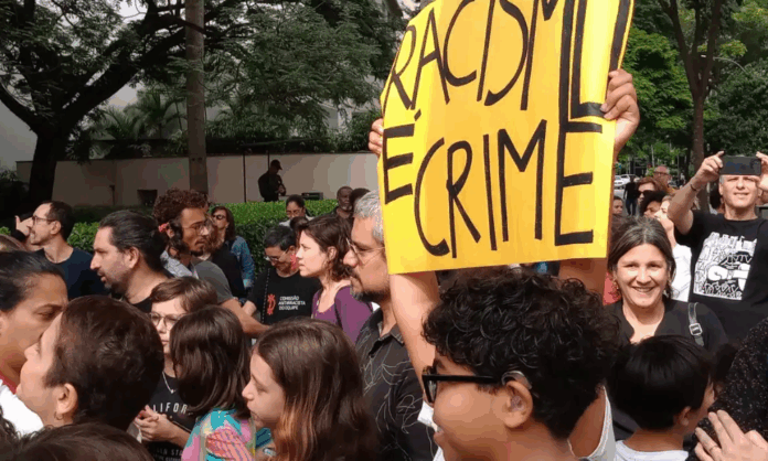 defensoria-pede-r$-759-mil-em-acao-contra-shopping-de-sp-por-racismo
