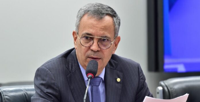 emenda-apresentada-por-felix-mendonca-busca-ampliar-despacho-gratuito-de-bagagens-para-voos-domesticos