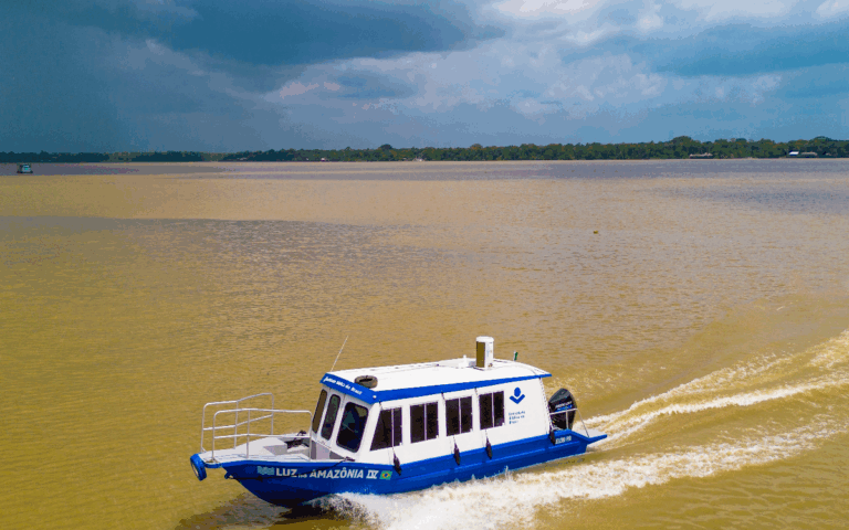 sociedade-biblica-do-brasil-lanca-embarcacao-que-amplia-acesso-a-comunidades-ribeirinhas-na-amazonia