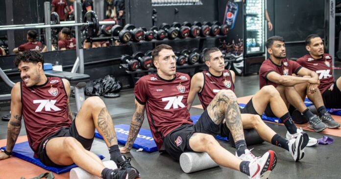 vitoria-se-reapresenta-e-inicia-preparacao-para-enfrentar-o-corinthians-no-barradao