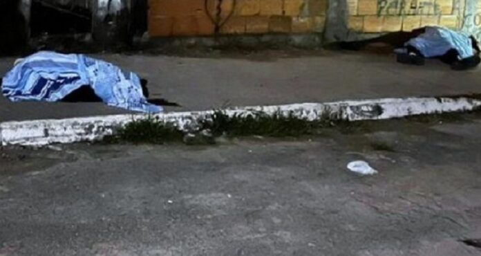 dois-homens-sao-mortos-a-tiros-em-conjunto-habitacional-de-eunapolis