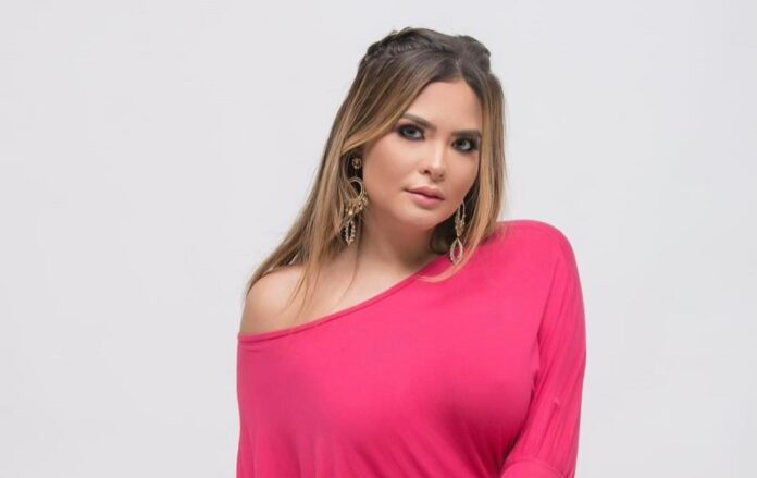 geisy-arruda-faz-ensaio-fotografico-com-vestido-rosa-que-a-levou-a-fama-16-anos-atras