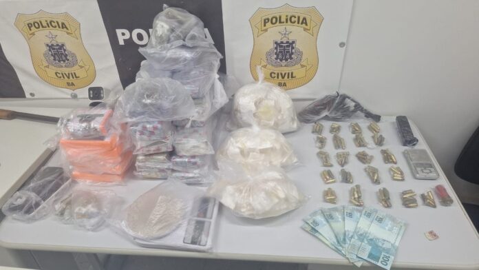 policia-prende-acusados-de-integrar-faccao-na-regiao-sisaleira;-acao-apreende-drogas,-armas-e-celulares policia-prende-acusados-de-integrar-faccao-na-regiao-sisaleira;-acao-apreende-drogas,-armas-e-celulares