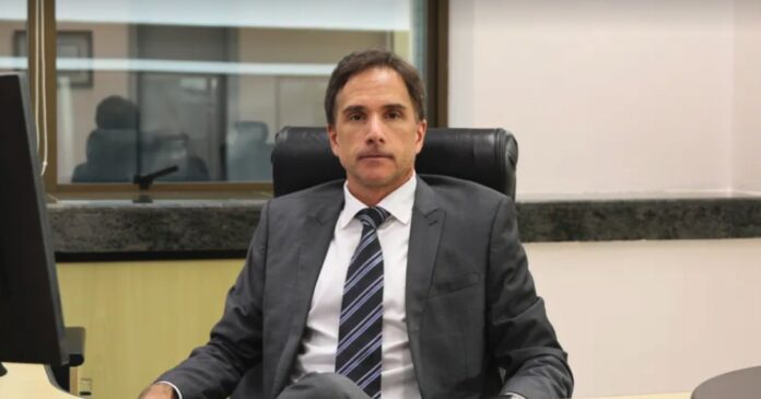 juiz-da-lava-jato,-eduardo-appio-e-investigado-em-caso-de-suspeita-de-furto-de-champanhes-em-supermercado-de-blumenau juiz-da-lava-jato,-eduardo-appio-e-investigado-em-caso-de-suspeita-de-furto-de-champanhes-em-supermercado-de-blumenau