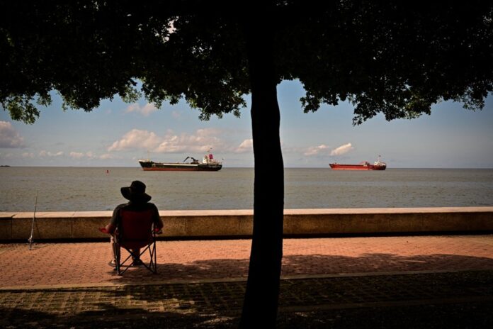 venezuela-anuncia-captura-de-‘mercenarios’-ligados-a-cia-em-meio-a-chegada-e-navios-dos-eua-a-sua-costa venezuela-anuncia-captura-de-‘mercenarios’-ligados-a-cia-em-meio-a-chegada-e-navios-dos-eua-a-sua-costa