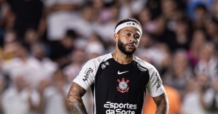 memphis,-do-corinthians,-e-criticado-apos-tirar-foto-de-banhista-em-salvador memphis,-do-corinthians,-e-criticado-apos-tirar-foto-de-banhista-em-salvador