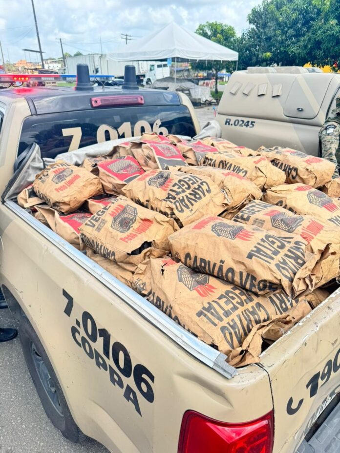 pm-apreende-450-kg-de-carvao-irregular-sendo-vendido-na-ceasa-em-salvador pm-apreende-450-kg-de-carvao-irregular-sendo-vendido-na-ceasa-em-salvador