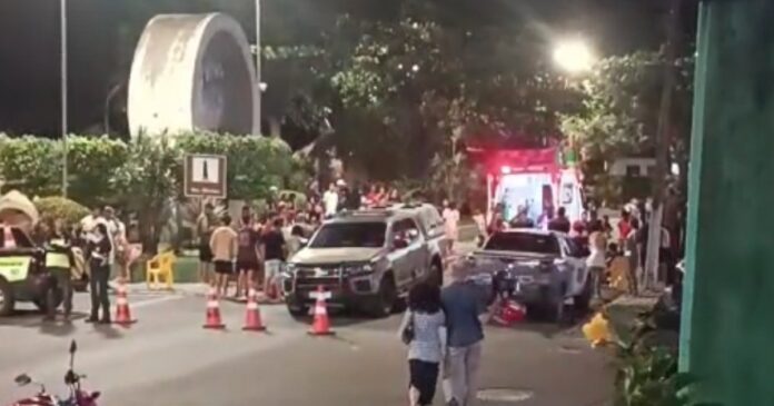 video-flagra-momento-em-que-moto-desgovernada-atropela-mulher-em-praca-de-jacobina video-flagra-momento-em-que-moto-desgovernada-atropela-mulher-em-praca-de-jacobina