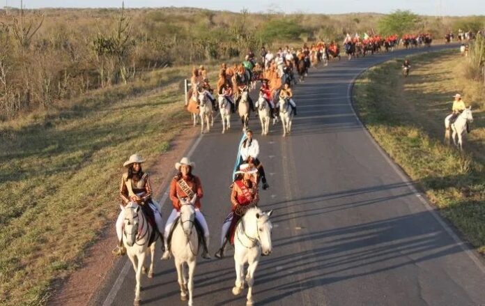 desfile-de-vaqueiros-celebra-40-anos-de-tradicao-e-fe-na-regiao-sisaleira desfile-de-vaqueiros-celebra-40-anos-de-tradicao-e-fe-na-regiao-sisaleira