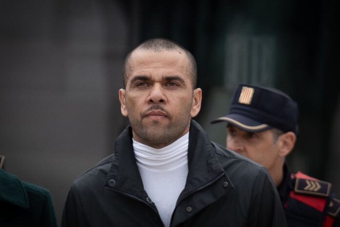 video:-daniel-alves-aparece-em-raro-registro-com-o-filho video:-daniel-alves-aparece-em-raro-registro-com-o-filho