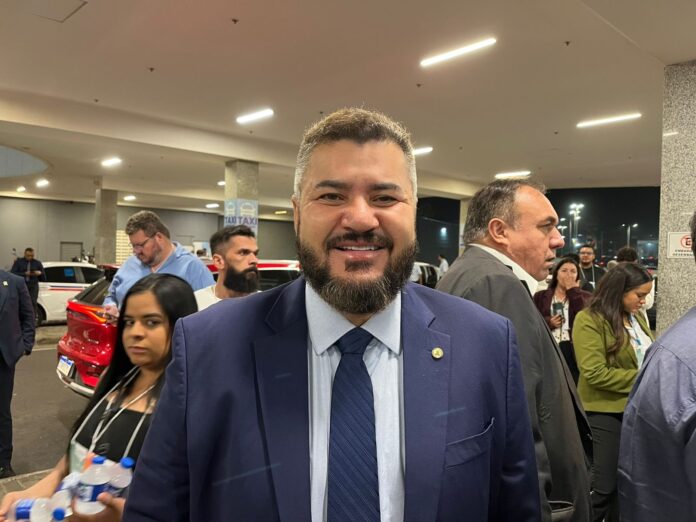 junior-muniz-celebra-stand-da-cbpm-em-evento-internacional-de-mineracao:-“mostrar-o-que-a-bahia-tem-de-bom”