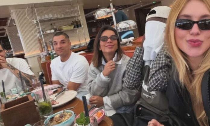 vini-jr.-e-virginia-voltaram?-jogador-aparece-mascarado-em-foto-com-a-influenciadora-em-jantar-em-monaco vini-jr.-e-virginia-voltaram?-jogador-aparece-mascarado-em-foto-com-a-influenciadora-em-jantar-em-monaco