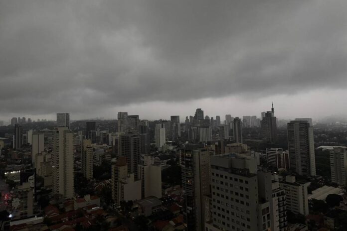 sp-tem-alerta-de-perigo-para-chuvas-intensas-na-manha-desta-3a-(28/10) sp-tem-alerta-de-perigo-para-chuvas-intensas-na-manha-desta-3a-(28/10)