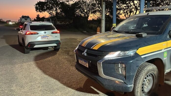 motorista-e-preso-na-bahia-por-apresentar-documento-falso-de-veiculo motorista-e-preso-na-bahia-por-apresentar-documento-falso-de-veiculo