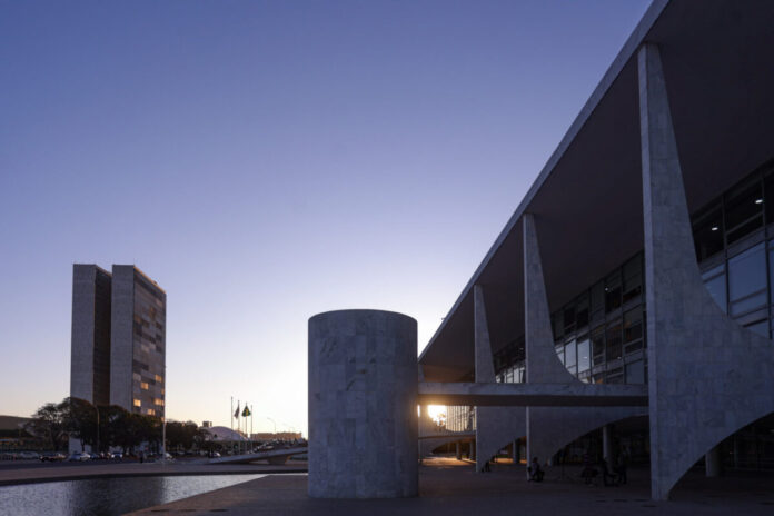 apos-demissoes,-governo-faz-1o-teste-da-base-com-corte de gastos apos-demissoes,-governo-faz-1o-teste-da-base-com-corte de gastos