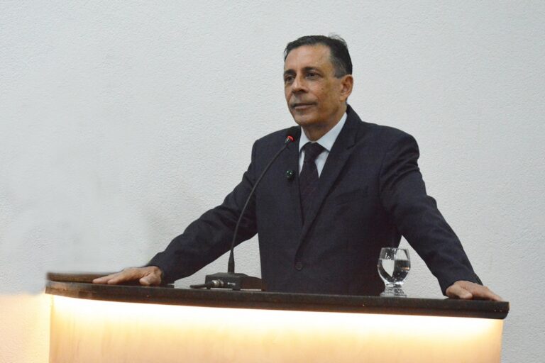 secretario-pede-demissao-de-prefeitura-de-feira;-pasta-esteve-envolvida-em-divulgacao-de-dados-de-pacientes-com-hiv