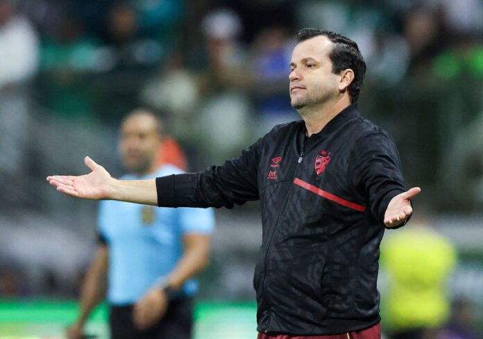 sport-anuncia-a-saida-do-tecnico-daniel-paulista sport-anuncia-a-saida-do-tecnico-daniel-paulista