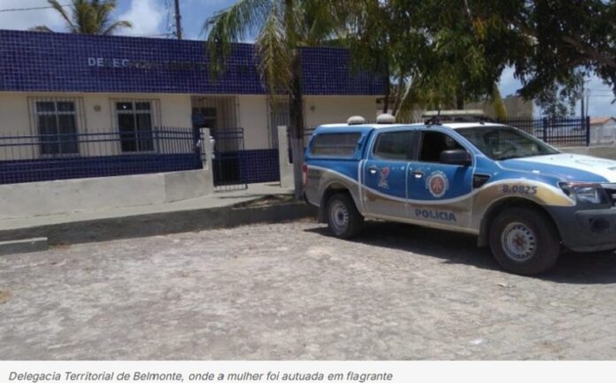 mulher-e-presa-apos-tentar-sufocar-filha-de-dois-anos-com-travesseiro mulher-e-presa-apos-tentar-sufocar-filha-de-dois-anos-com-travesseiro