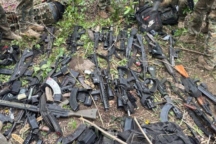 governo-do-rj-divulga-fotos-de-fuzis-apreendidos-em-megaoperacao governo-do-rj-divulga-fotos-de-fuzis-apreendidos-em-megaoperacao