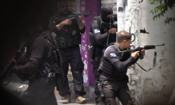 drones-com-bomba,-fuzis,-helicopteros-e-blindados:-veja-como-foi-a-megaoperacao-no-rio-de-janeiro drones-com-bomba,-fuzis,-helicopteros-e-blindados:-veja-como-foi-a-megaoperacao-no-rio-de-janeiro