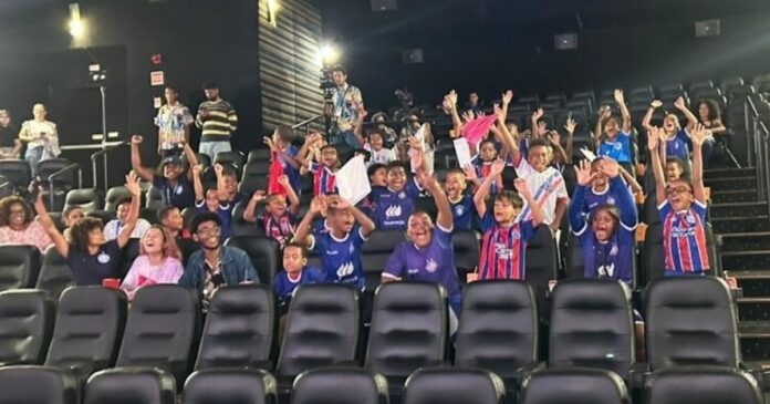 criancas-do-projeto-‘bora-bahea-meu-bairro’-vivem-experiencia-no-festival-animai criancas-do-projeto-‘bora-bahea-meu-bairro’-vivem-experiencia-no-festival-animai