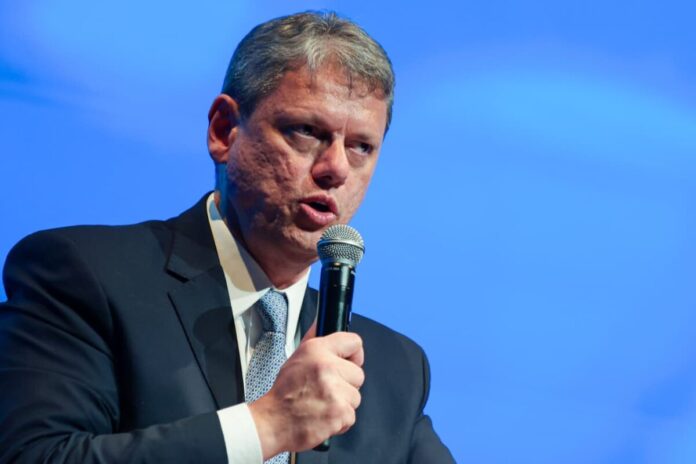 tarcisio-e-governadores-de-oposicao-articulam-apoio-a-rj-apos-operacao