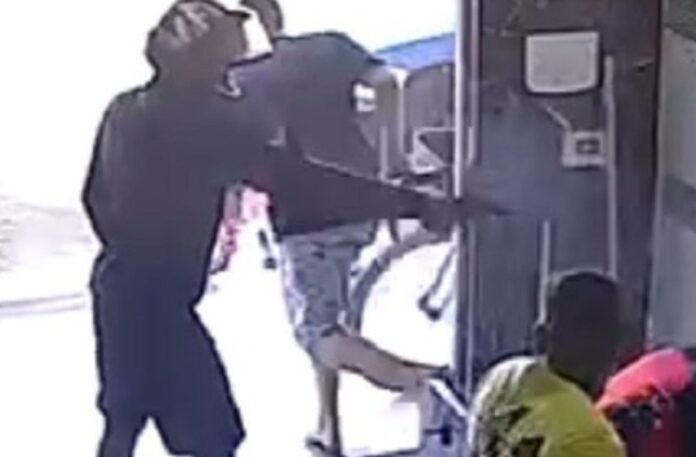 jovem-e-surpreendido-e-morto-a-tiros-durante-corte-de-cabelo-em-itabela