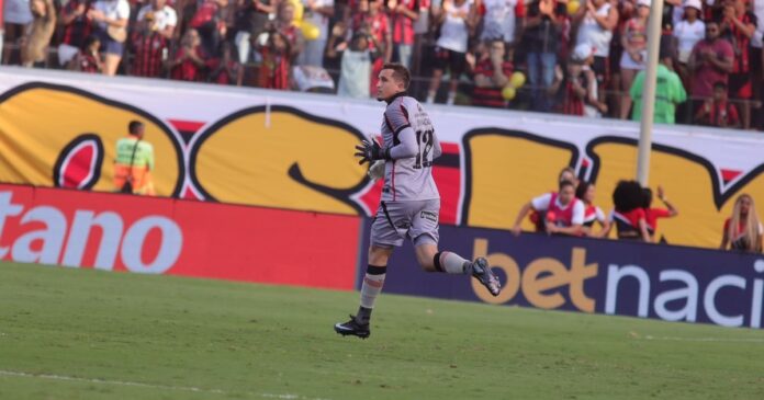 conheca-mais-sobre-thiago-couto,-novo-goleiro-titular-do-vitoria-apos-lesao-de-lucas-arcanjo conheca-mais-sobre-thiago-couto,-novo-goleiro-titular-do-vitoria-apos-lesao-de-lucas-arcanjo