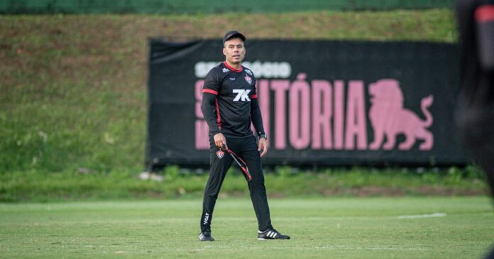 vitoria-foca-em-bola-parada-no-penultimo-treino-antes-de-enfrentar-o-cruzeiro vitoria-foca-em-bola-parada-no-penultimo-treino-antes-de-enfrentar-o-cruzeiro