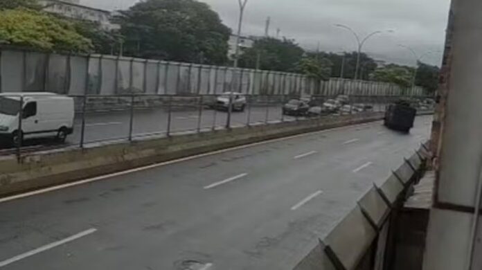 apos-megaoperacao,-faccoes-rivais-trocam-tiros-na-linha-amarela