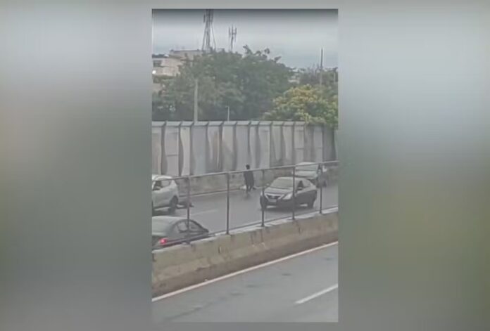 mulher-morre-e-homem-fica-ferido-em-tiroteio-no-rj mulher-morre-e-homem-fica-ferido-em-tiroteio-no-rj