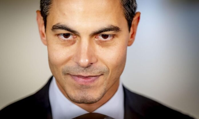 centro-vence-eleicoes-na-holanda-e-ron-jetten-deve-ser-o-primeiro-premie-gay-do-pais centro-vence-eleicoes-na-holanda-e-ron-jetten-deve-ser-o-primeiro-premie-gay-do-pais