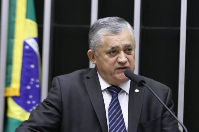 lider-do-governo-lula-defende-endurecer-combate-as-faccoes-criminosas lider-do-governo-lula-defende-endurecer-combate-as-faccoes-criminosas