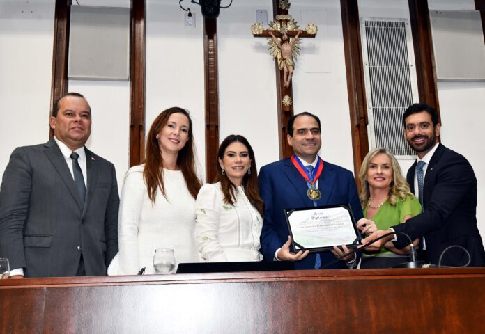 “a-bahia-e-o-espirito-do-brasil”,-afirma-presidente-da-oab-nacional-ao-receber-comenda-2-de-julho