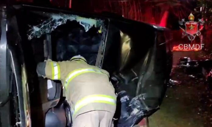 van-com-18-atletas-de-sp-que-praticam-ginastica-acrobatica-tomba-no-df van-com-18-atletas-de-sp-que-praticam-ginastica-acrobatica-tomba-no-df