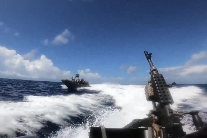eua-divulgam-imagens-de-fuzileiros-atirando-no-mar-do-caribe.-video