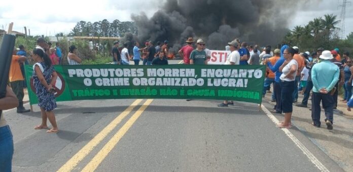 produtores-bloqueiam-br-101-em-itamaraju-e-cobram-estado-apos-mortes-em-conflitos-de-terra
