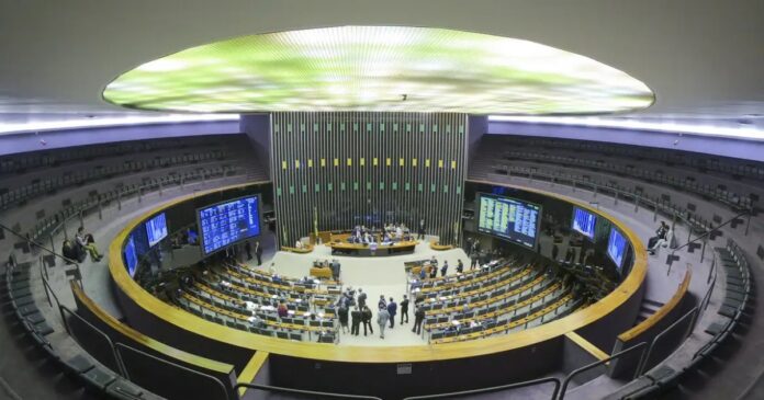 voto-distrital-misto:-camara-avalia-projeto-que-muda-formato-de-eleicoes-legislativas