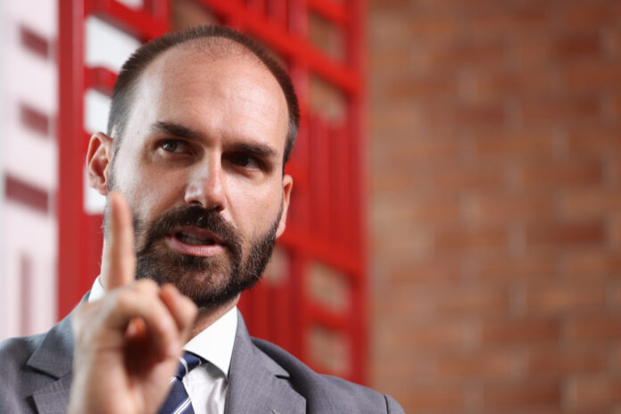 eduardo-bolsonaro-reage-a-petista-que-chamou-operacao-de-“chacina”