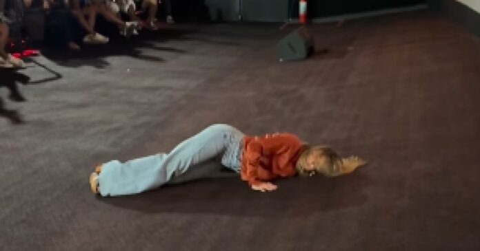 video:-claudia-leitte-apresenta-nova-musica-“mergulhando”-em-premiere