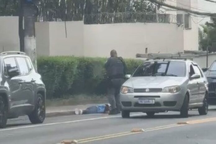 imagens-mostram-momento-em-que-pms-atingem-suspeitos-em-avenida-de-sp