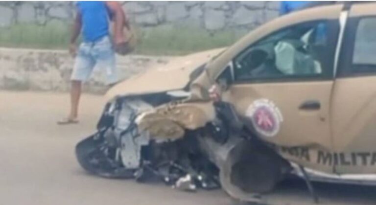 policial-militar-sofre-mal-subito-e-colide-viatura-em-arvore-em-feira-de-santana