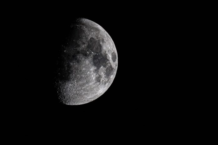 lado-oculto-da-lua-e-“janela-para-o-passado”,-segundo-especialista