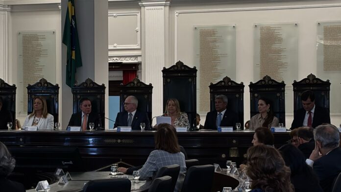 em-discurso-de-abertura,-presidente-do-tj-ba-destaca-aumento-de-1.000%-nos-juris-realizados-em-2025