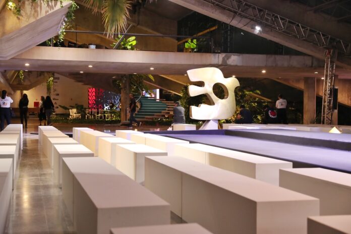 estrutura-do-metropoles-catwalk-se-destaca-no-teatro-nacional;-veja