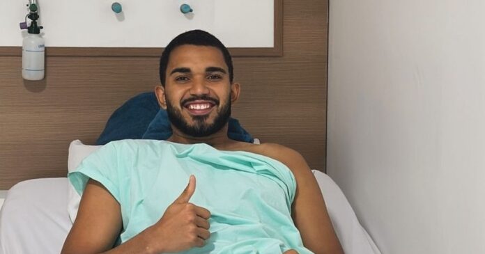fora-da-temporada,-arcanjo-projeta-recuperacao-apos-cirurgia-no-joelho:-“tudo-esta-nas-maos-de-deus”