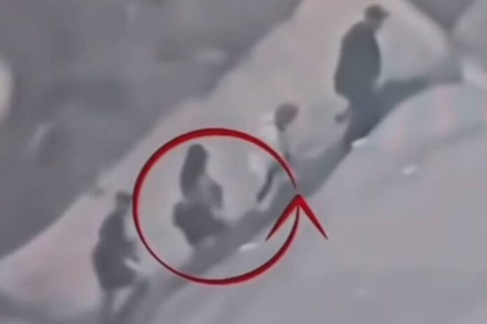 video-mostra-suposta-fuga-da-japinha-do-cv-durante-megaoperacao-no-rio