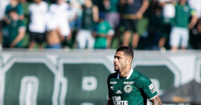 jogador-do-vitoria,-wellington-rato-sofre-grave-lesao-no-joelho-atuando-pelo-goias